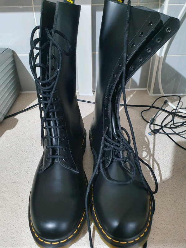 gumtree doc martens